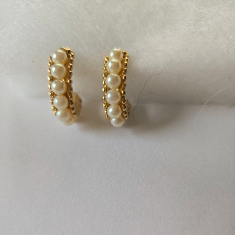 Gold and Cream Pearl Hoop Earrings